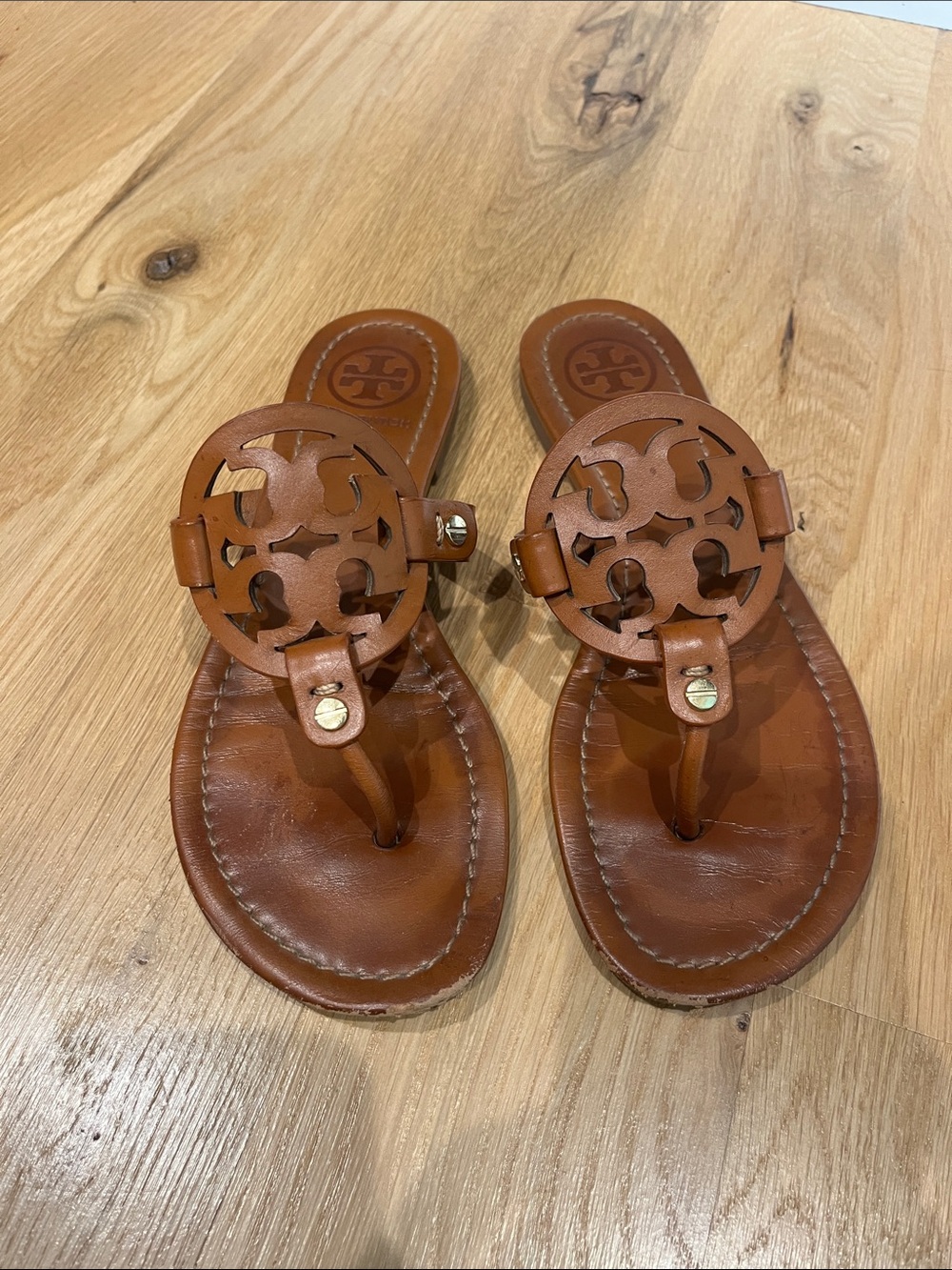Tory Burch Miller Leather Logo Thong Sandals - Picture 2 of 6